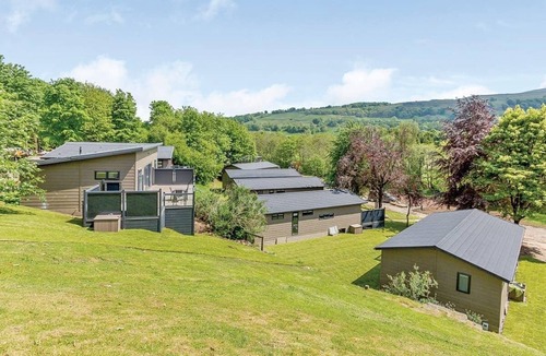 Aysgarth Ski Chalet | Ultra spacious luxurious lodge with great views.