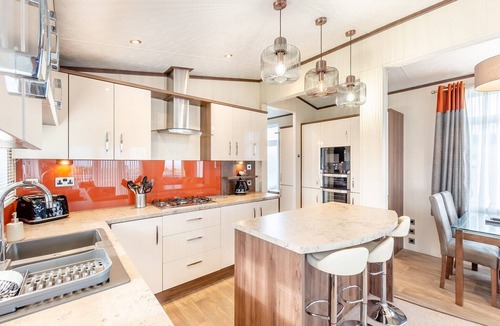 Penrith Ski Chalet | Ultra spacious luxurious lodge.