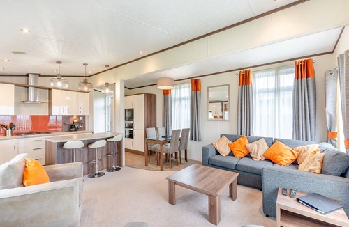 Penrith Ski Chalet | Ultra spacious luxurious lodge.
