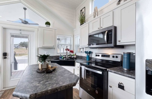 Fredericksburg House | Uma Retreat | Sleeps 7 | Resort Views