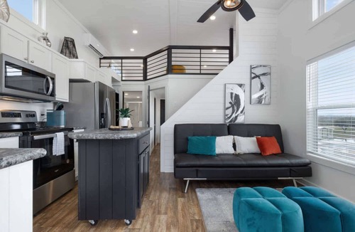 Fredericksburg House | Uma Retreat | Sleeps 7 | Resort Views