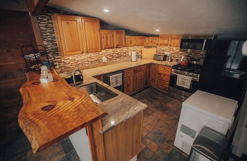 Saugerties Cabin | Umana's Cabin, cozy, comfy, 5+ acres of land