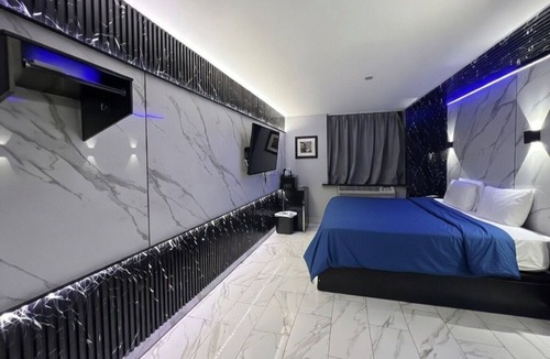 Borough Park Hotel | Umbrella Hotel Brooklyn