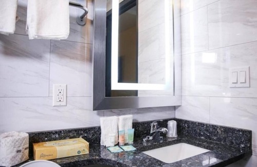 Borough Park Hotel | Umbrella Hotel Brooklyn