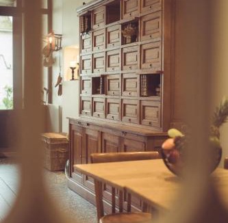 Chablis House | Un Air de Famille