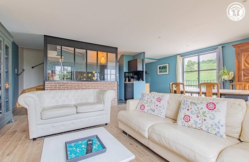 Maconnais Beaujolais Agglomeration House | Un Bout de Monde - BUSSIERES