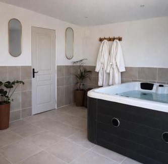 Conteville Ski Chalet | Un Chalet au Verger-Dog friendly-Jacuzzi & Massages