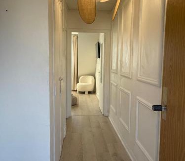 Mondeville Apartment | Un cocon où le temps s arrête