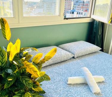 Montrouge Apartment | Un Cocon Vert Canard à côté Paris 14ème - 3 pièce de 70m2 avec 2 chambres et un grand salon lumineux
