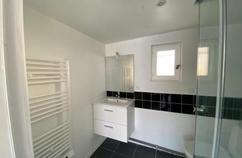 Villeneuve Apartment | Un coin en Provence