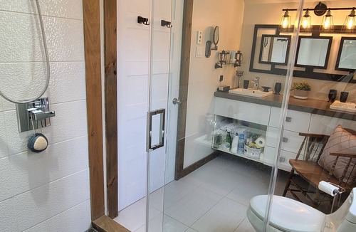 Val-des-Bois Bed & Breakfast | Un endroit pour se détendre, jouer et rêver! / A place to relax, play & dream!