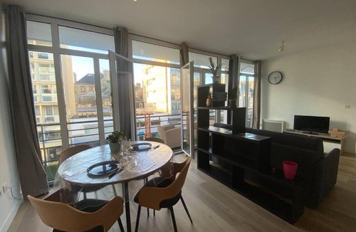 Cherbourg-en-Cotentin Apartment | Un extérieur en ville