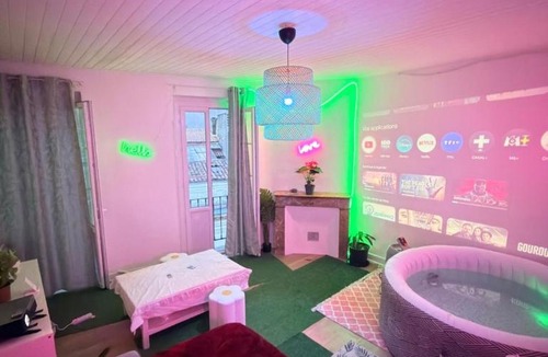 Saint-Michel - Nansouty - Saint-Genes Apartment | Un Jacuzzi dans le centre