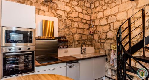 Lauzun Bed & Breakfast | Un Petit Château