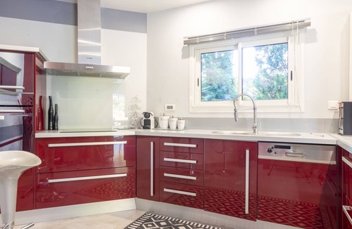 Chateaurenard House | Un petit coin de paradis by Interhome