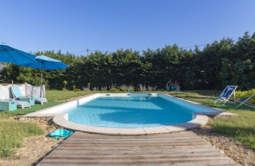 Chateaurenard House | Un petit coin de paradis by Interhome