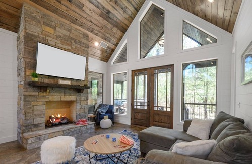 Hochatown Cabin | Un-Reel - Walking Distance to Pond, Perfect for 1-2 Couples or a Small Family