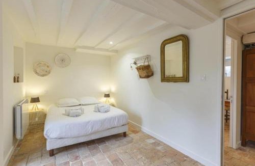 Laval Apartment | Un toit sous les ifs