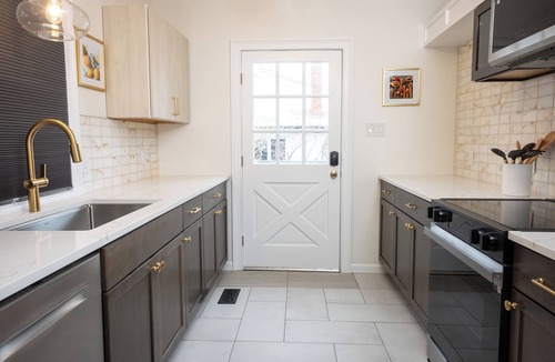 Speer Apartment | Unbeatable Location - Utilities included!