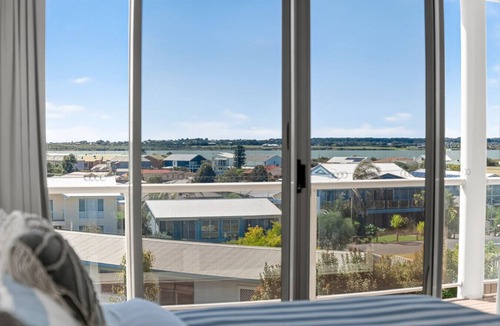 Goolwa South House | Unbeatable River & Beachfront Escape – Space and Views.