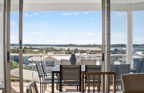 Goolwa South House | Unbeatable River & Beachfront Escape – Space and Views.