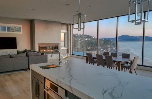 Oceanside House | Unbelievable, unobstructed ocean views, sleeps 10!