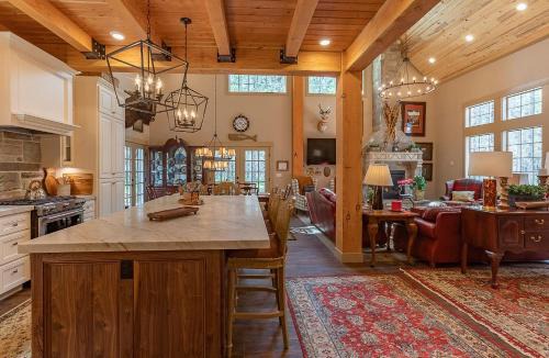 Island Park House | Uncle Chris' Cabin