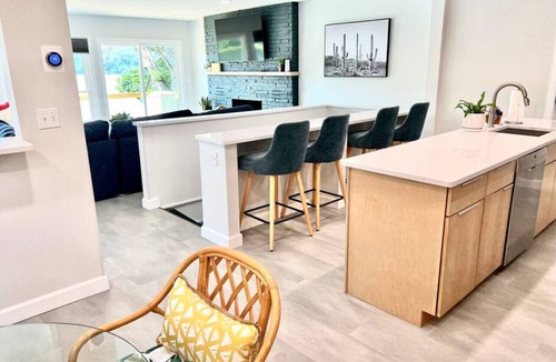 La Porte House | UncleLarry's LakePlace, Hot Tub