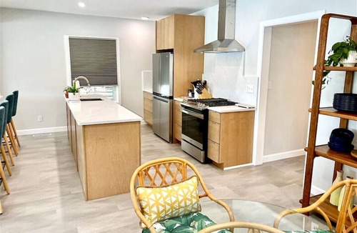 La Porte House | UncleLarry's LakePlace, Hot Tub