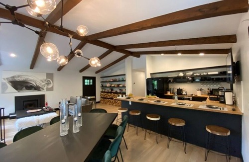 Tannersville House | Uncluttered Elegance Hunter Retreat