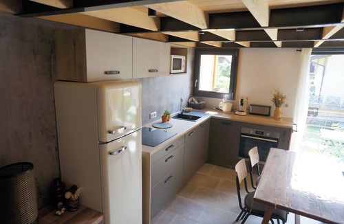 Thones Apartment | Undeizojcoij