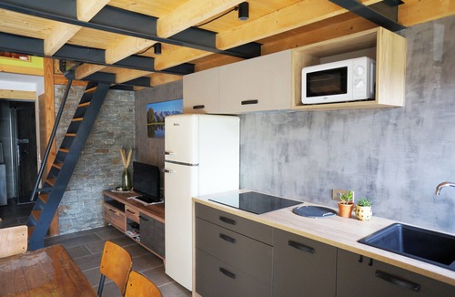 Thones Apartment | Undeizojcoij