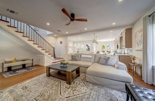 Monte Vista House | Under the Oak: A timeless retreat w/modern luxury