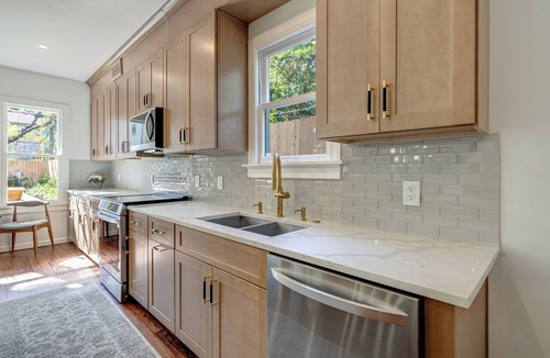 Monte Vista House | Under the Oak: A timeless retreat w/modern luxury