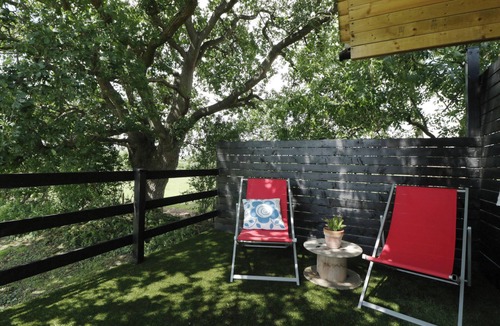 Congresbury Cottage | UNDER THE OAK TREE, romantic, with open fire in Congresbury