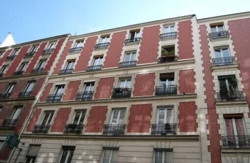 Quartier des Grandes-Carrieres Apartment | Under the roofs of Montmartre, romantic and comfortable- Wifi - Lift
