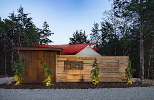 Branson House | Under the Stars at The Hideout