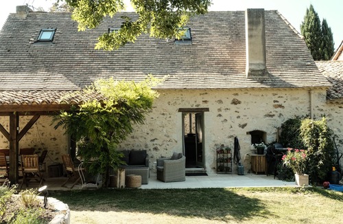 Rayet House | Under the sun or the stars. Time stands still there.