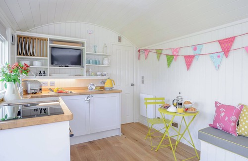 Wistow Cottage | Under Willows - UK12608