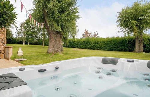 Wistow Cottage | Under Willows - UK12608