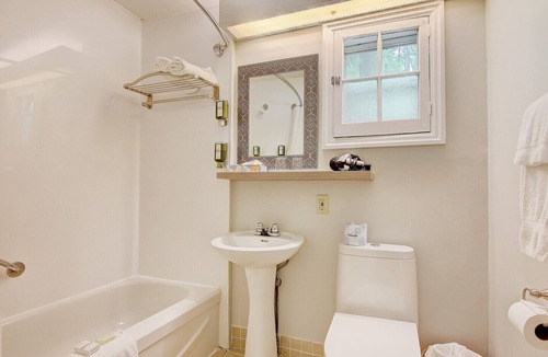 Jacksons Point House | Underwood Cottage in Jackson Point
