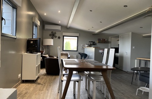 Boos Apartment | Une Annexe Avec Bureau Pour Télé Travail