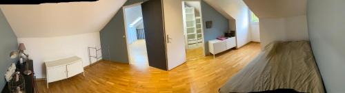 Ormesson-sur-Marne House | Une belle chambre au calme avec piscine