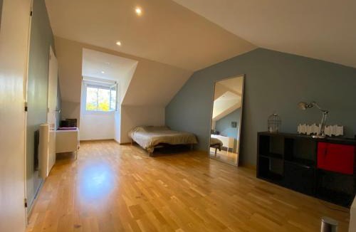 Ormesson-sur-Marne House | Une belle chambre au calme avec piscine