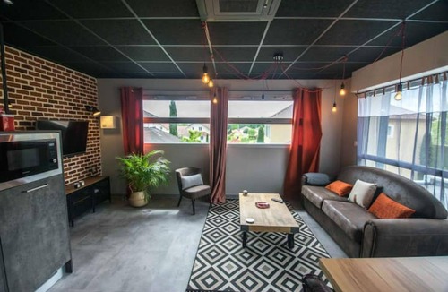 Lons Apartment | Une Cachette Version Grand T2