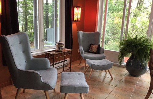 L'Avenir Ski Chalet | Une Chaleureuse Maison Dans un Jardin sur les Rives D'une Rivière