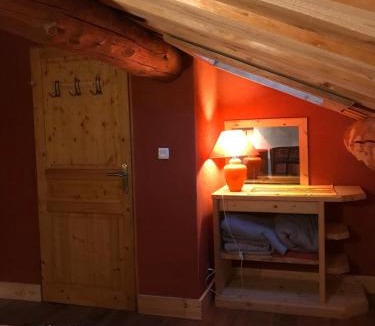 La Cabanasse Bed & Breakfast | Une chambre d'hôtes au coeur du chalet Mitja, calme et bien être assurés