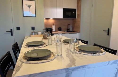 Courseulles-sur-Mer Apartment | Une Escale Chaleureuse!