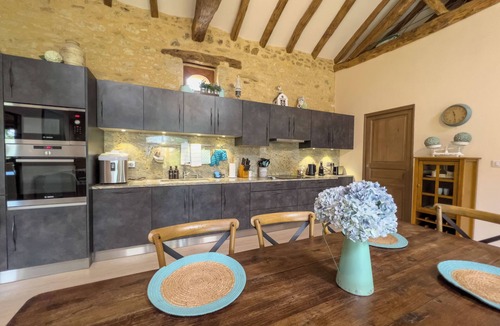 Siorac-en-Perigord Ski Chalet | Une magnifique maison d'hôtes au bord de la Dordogne, dans un cadre paisible