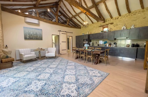 Siorac-en-Perigord Ski Chalet | Une magnifique maison d'hôtes au bord de la Dordogne, dans un cadre paisible